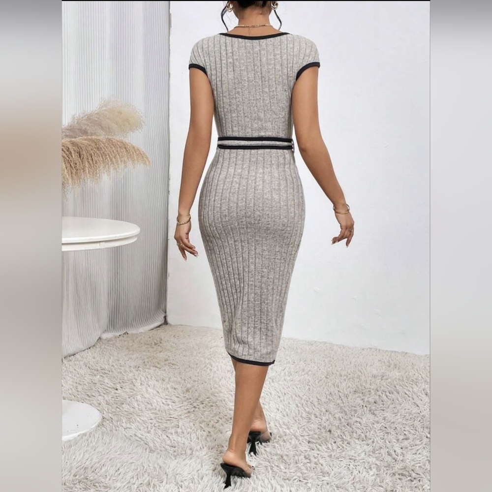 Contrast Binding Belted Bodycon Dress - Picture 3 of 9